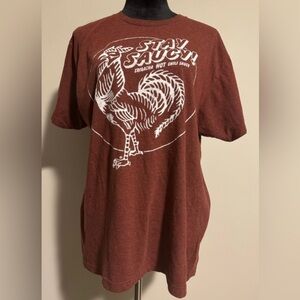 EUC Tee Luv Burgundy and White Stay Saucy Sriracha Hot Chili Sauce tee size m